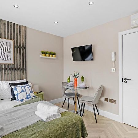 Boutique Heathrow Studio'S - Parking - Garden Apartment Harmondsworth Exterior photo
