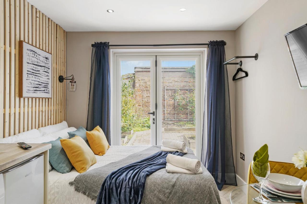 Boutique Heathrow Studio'S - Parking - Garden Apartment Harmondsworth Exterior photo