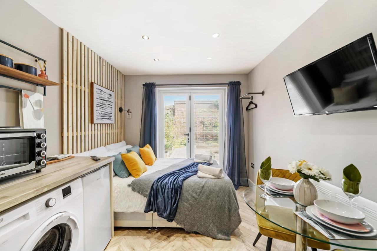Boutique Heathrow Studio'S - Parking - Garden Apartment Harmondsworth Exterior photo