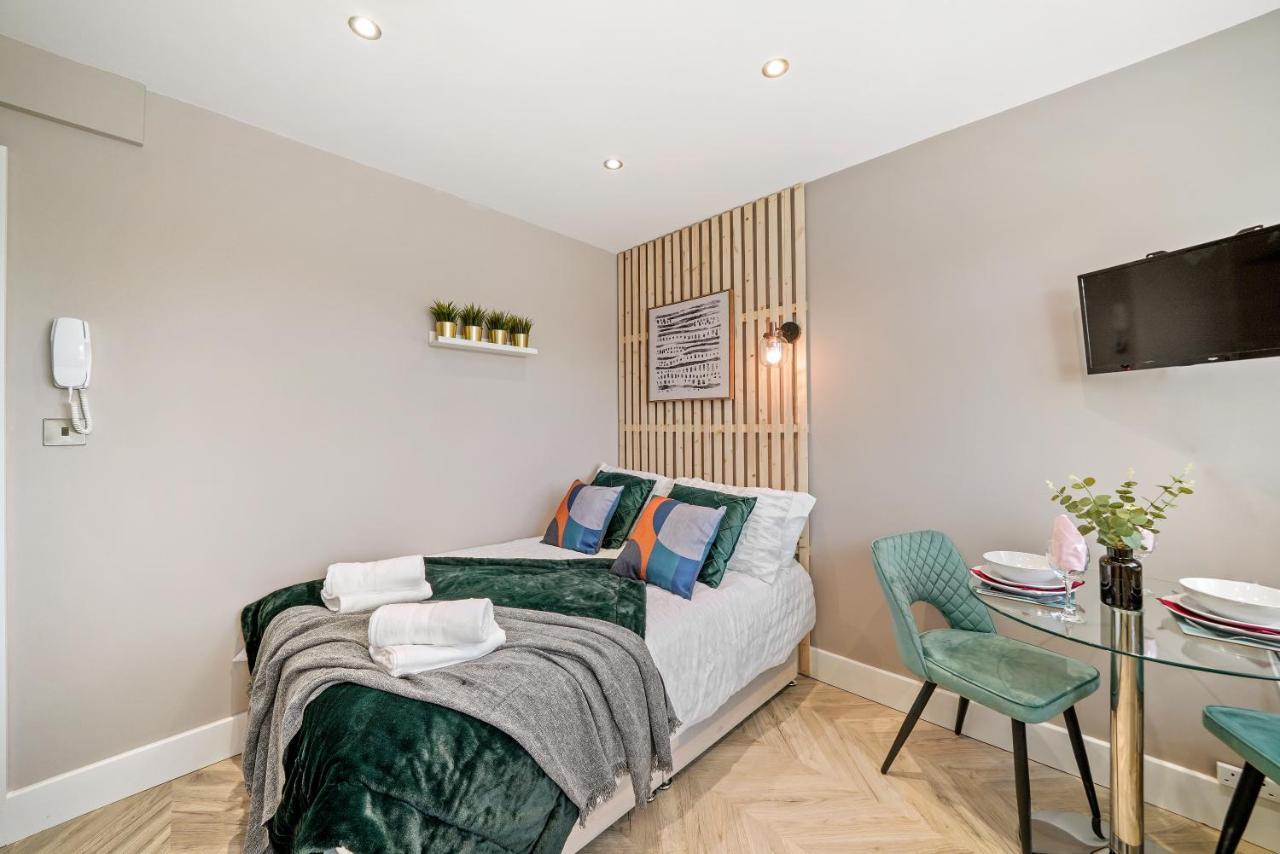 Boutique Heathrow Studio'S - Parking - Garden Apartment Harmondsworth Exterior photo