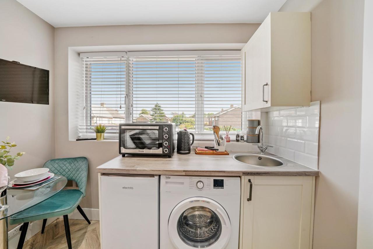 Boutique Heathrow Studio'S - Parking - Garden Apartment Harmondsworth Exterior photo